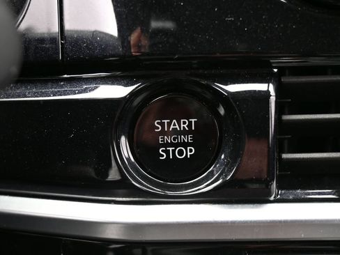 Used 2025 Nissan Pathfinder SV FWD image 18