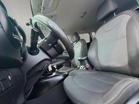Used 2017 Kia Soul + FWD image 10