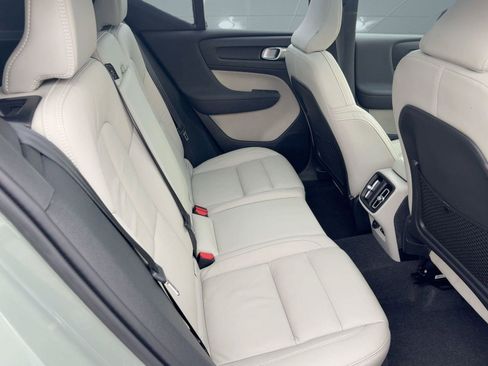 Certified 2024 Volvo XC40 B5 Plus w/ Climate Package image 28