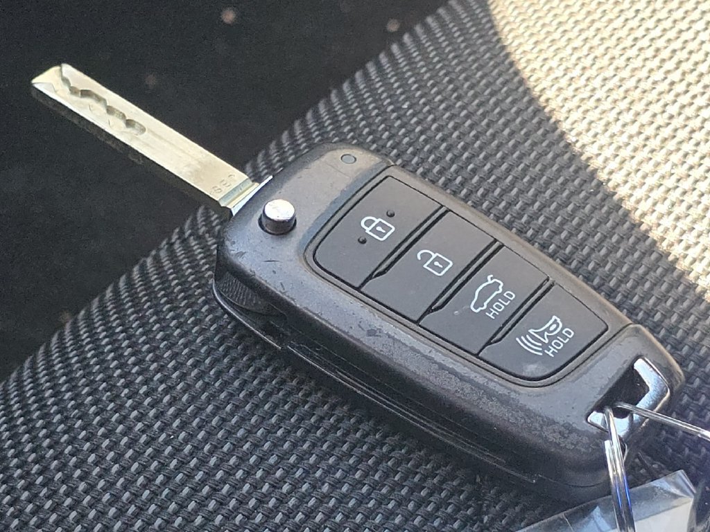 Used 2021 Hyundai Elantra SE w/ Preferred Accessory Package FWD image 31