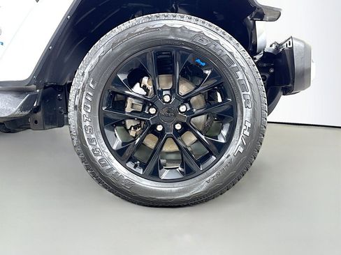 Used 2023 Jeep Wrangler Unlimited Sahara AWD/4WD image 46