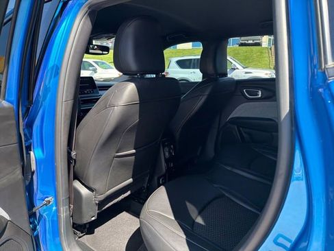 Used 2025 Jeep Compass Latitude AWD/4WD image 20