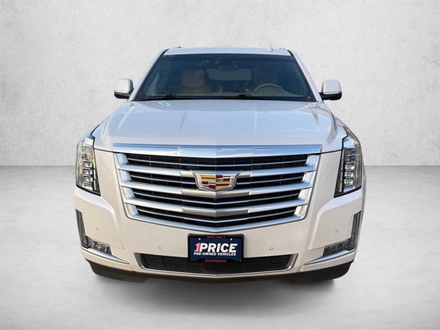 Used 2018 Cadillac Escalade Platinum AWD/4WD image 2