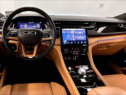 Used 2023 Jeep Grand Cherokee L Summit AWD/4WD image 6
