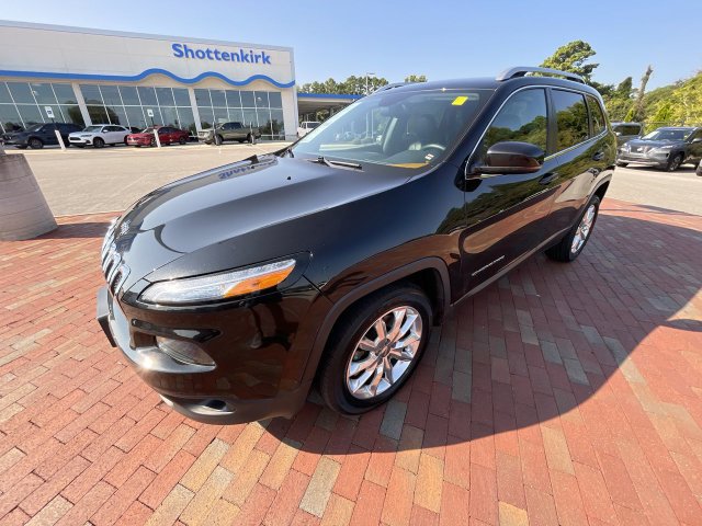 Used 2016 Jeep Cherokee Limited FWD image 28