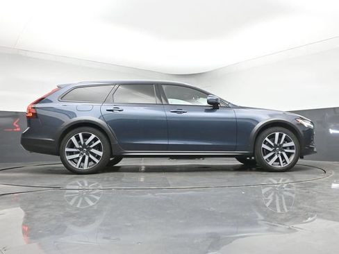 Used 2022 Volvo V90 B6 Cross Country AWD/4WD image 17