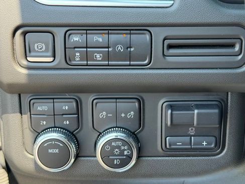 Certified 2023 GMC Yukon SLT w/ SLT Premium Package AWD/4WD image 8