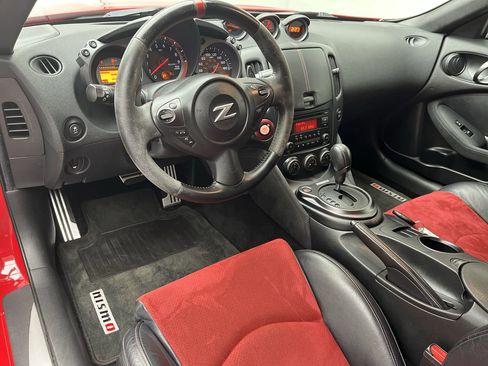 Used 2015 Nissan 370Z NISMO image 4