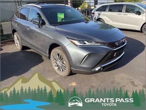 Used 2024 Toyota Venza XLE AWD/4WD image 1