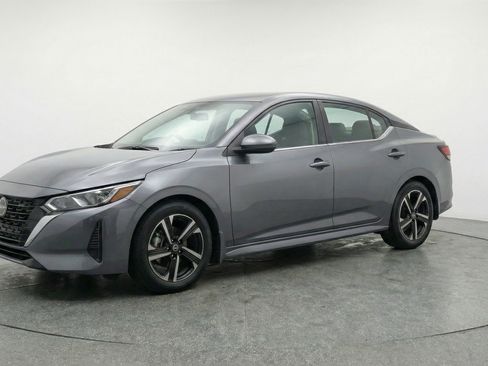 Used 2025 Nissan Sentra SV image 3