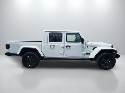 Used 2025 Jeep Gladiator Sport AWD/4WD image 4