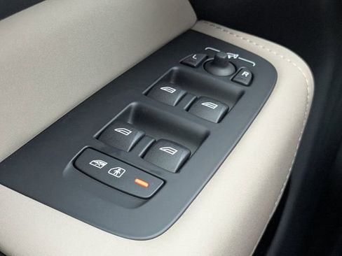 New 2026 Volvo XC60 B5 Plus w/ Protection Package Premier image 27