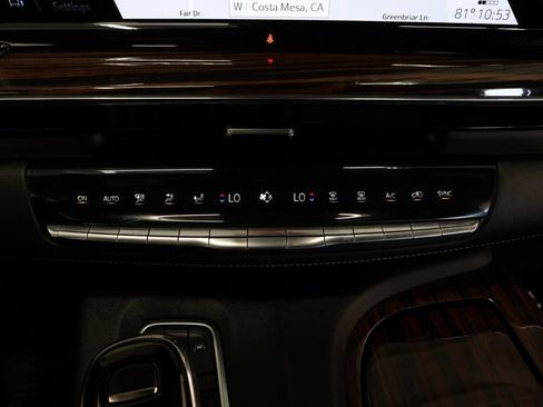 Used 2022 Cadillac Escalade ESV Premium Luxury w/ Performance Package AWD/4WD image 34
