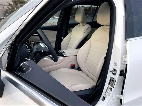 Used 2026 Mercedes-Benz GLC 300 4MATIC image 9
