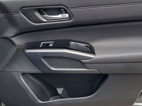 New 2026 Nissan Pathfinder SL FWD image 34