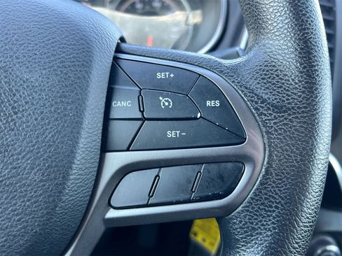 Used 2019 Jeep Cherokee Latitude w/ Popular Appearance Group image 24