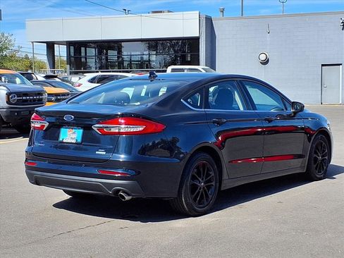 Used 2020 Ford Fusion SE image 2