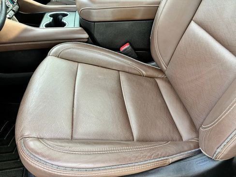 Used 2023 Chevrolet Suburban High Country image 36