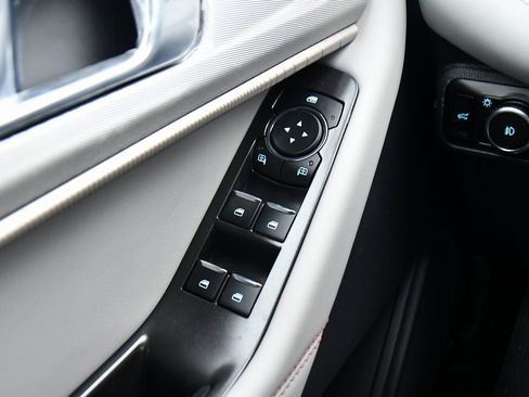 Used 2026 Ford Explorer Active w/ Active Comfort Package image 24