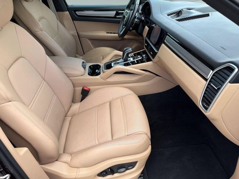 Certified 2023 Porsche Cayenne Platinum Edition AWD/4WD image 25