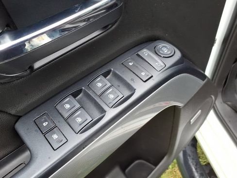Used 2018 Chevrolet Silverado 1500 LT w/ Rally 2 Edition AWD/4WD image 10