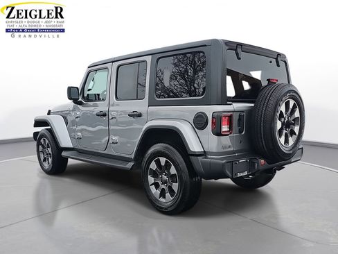 Used 2018 Jeep Wrangler Unlimited Sahara image 7