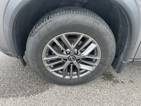 Used 2023 Nissan Rogue S AWD/4WD image 7