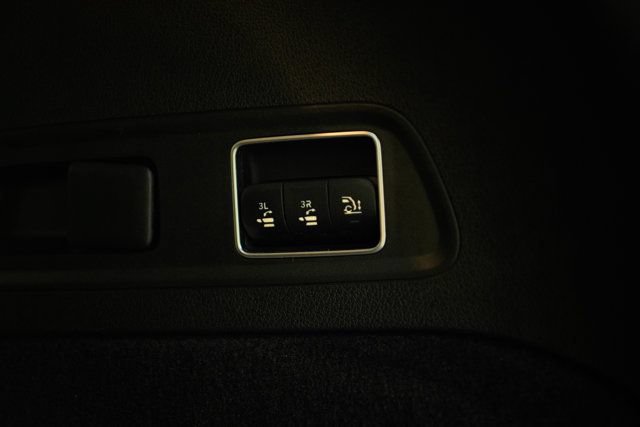 Used 2023 Mercedes-Benz GLS 450 4MATIC image 32