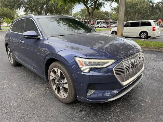 Used 2023 Audi e-tron Premium Plus w/ Premium Plus Package AWD/4WD image 9