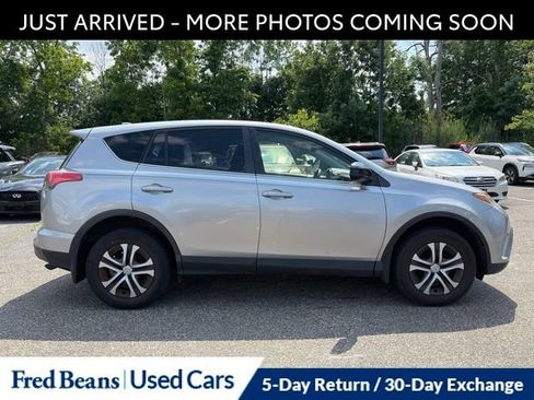 Used 2018 Toyota RAV4 LE w/ All Weather Liner Package AWD/4WD image 9