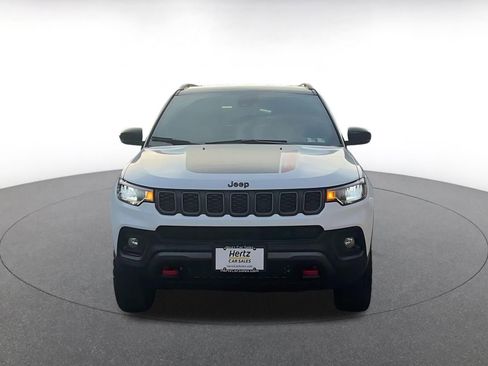 Used 2025 Jeep Compass Trailhawk image 4