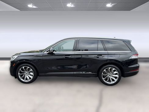 Used 2022 Lincoln Aviator Grand Touring w/ Equipment Group 301A AWD/4WD image 2
