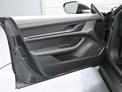 New 2026 Porsche Taycan GTS image 15