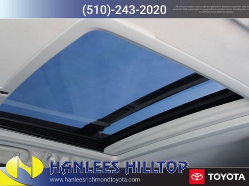 Used 2018 Toyota Sienna Limited w/ Carpet Mat Package image 19