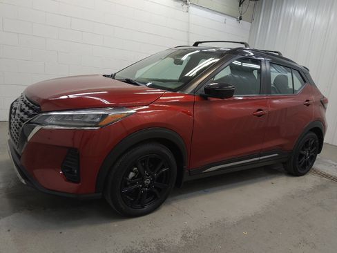 Used 2022 Nissan Kicks SR w/ Interior Electronics Package FWD image 2