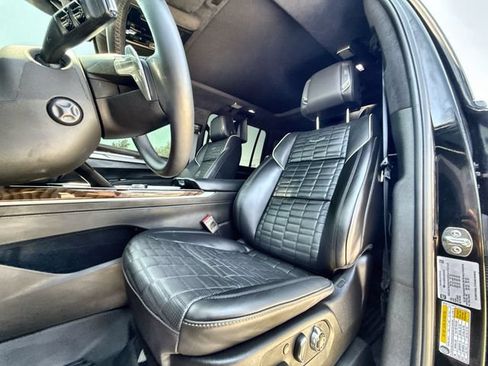 Used 2025 Cadillac Escalade ESV Sport Platinum w/ LPO, ONYX Package AWD/4WD image 11