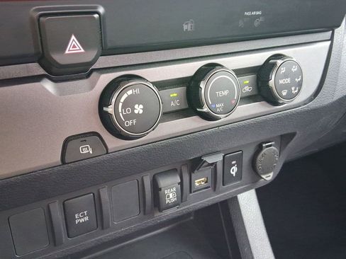 Used 2020 Toyota Tacoma TRD Sport image 18