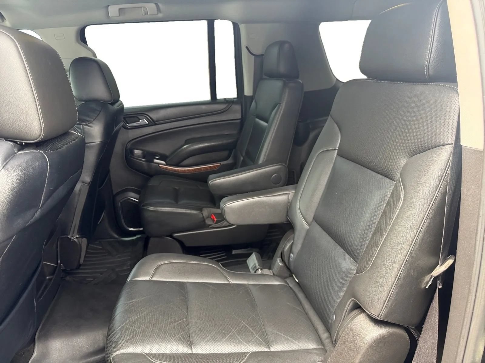 Used 2018 Chevrolet Suburban Premier RWD image 18