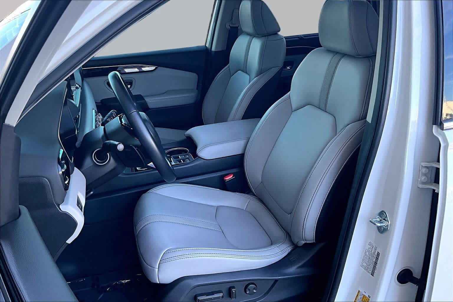 Used 2025 Honda Pilot Touring image 8
