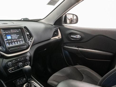 Used 2015 Jeep Cherokee Latitude w/ Comfort/Convenience Group FWD image 12