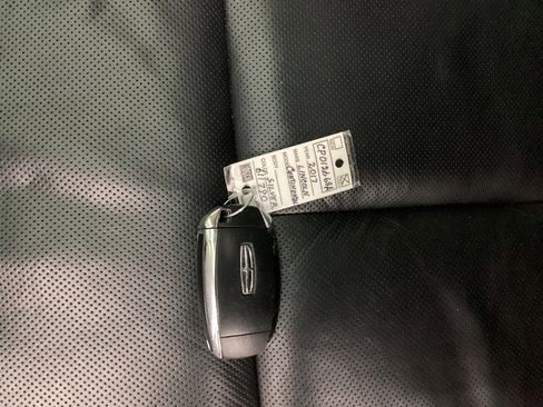 Used 2017 Lincoln Continental Select image 40