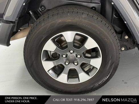 Used 2022 Jeep Wrangler Unlimited Sahara w/ Cold Weather Group AWD/4WD image 11