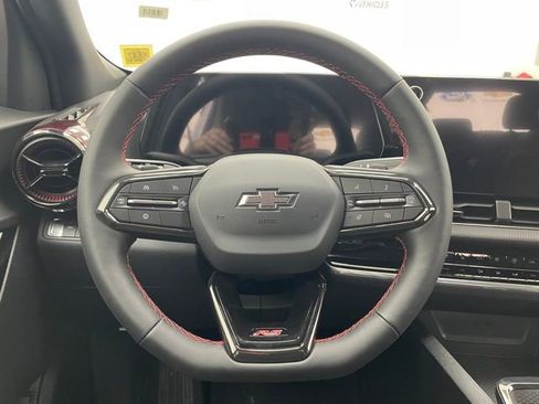 New 2026 Chevrolet Equinox RS w/ Convenience Package III AWD/4WD image 12