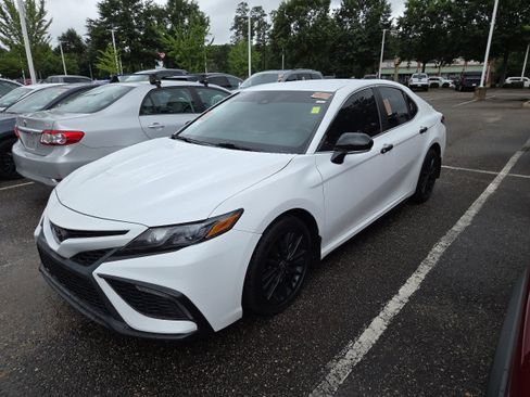 Used 2024 Toyota Camry SE w/ Convenience Package FWD image 7