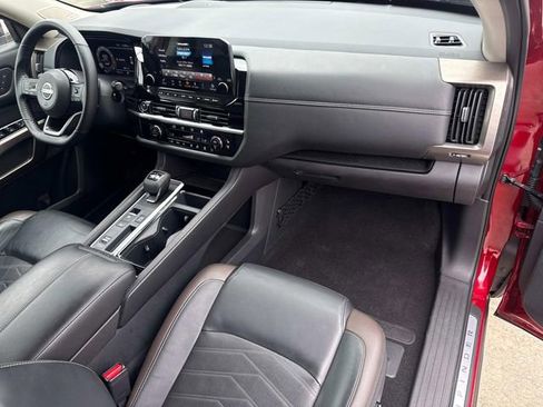 Used 2024 Nissan Pathfinder Platinum w/ Cargo Package FWD image 19