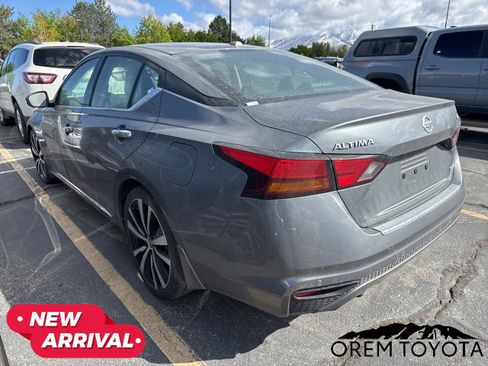 Used 2019 Nissan Altima 2.0 Platinum FWD image 18