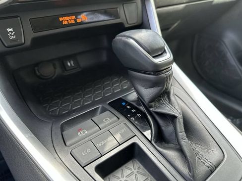 Used 2019 Toyota RAV4 XLE Premium FWD image 20