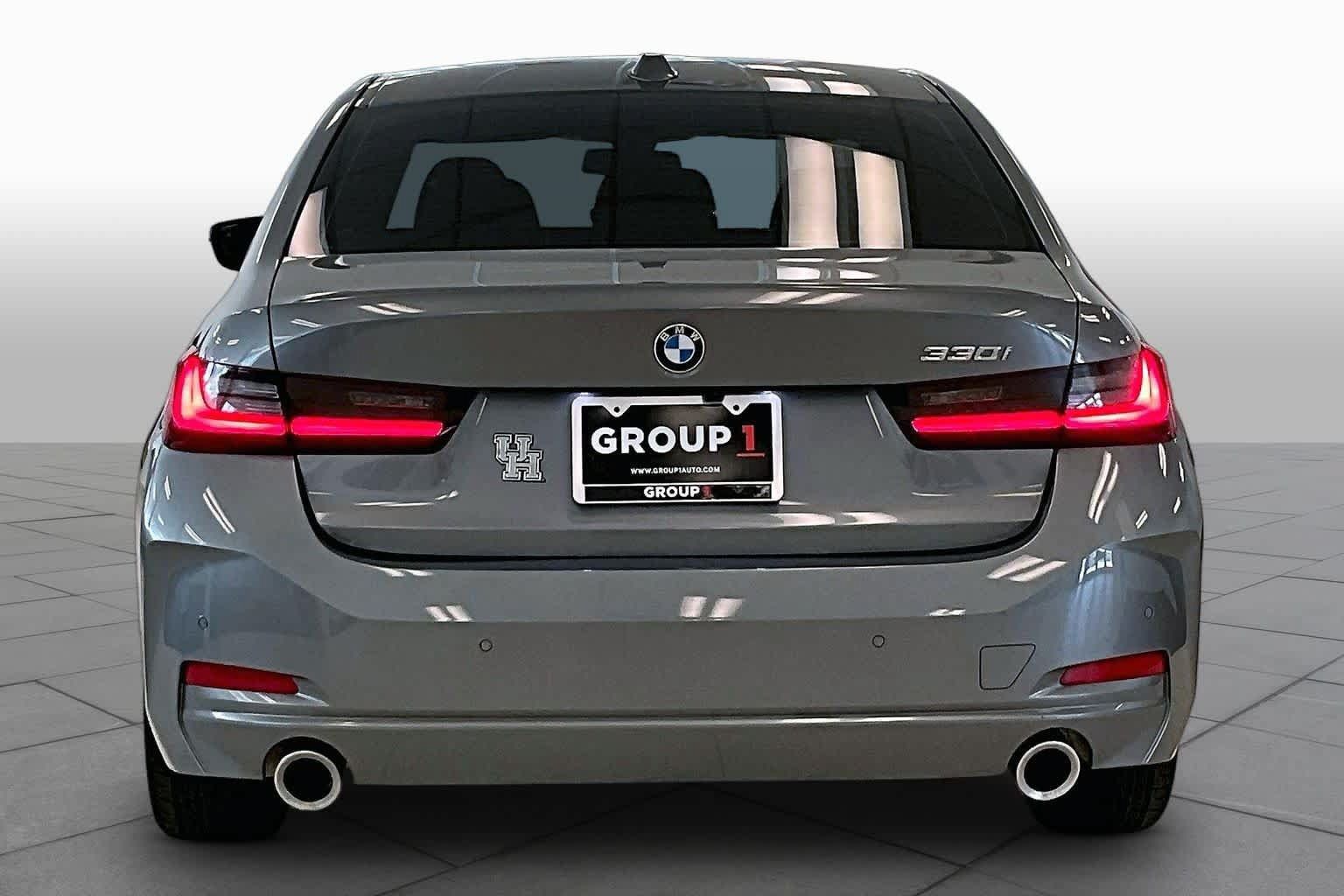 Used 2025 BMW 330i Sedan w/ Premium Package RWD image 4