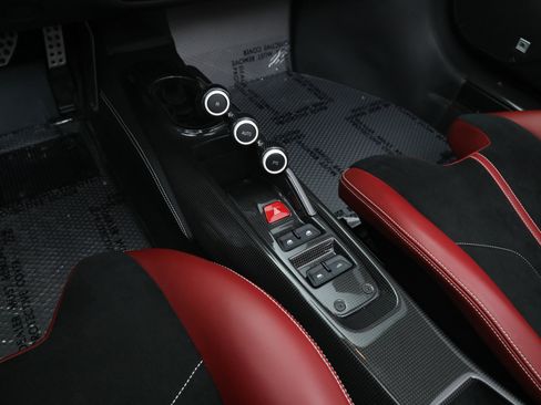 Certified 2020 Ferrari 488 Pista Spider image 33