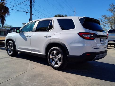 Certified 2025 Honda Pilot EX-L image 6